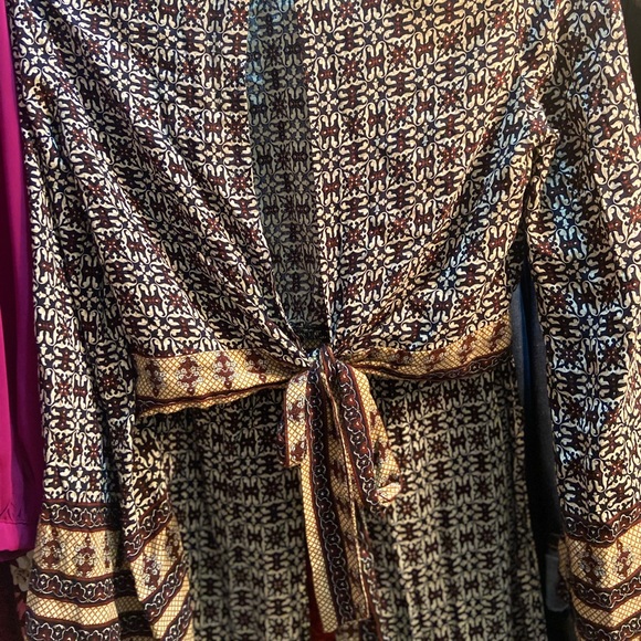 Two piece size small - Picture 2 of 4